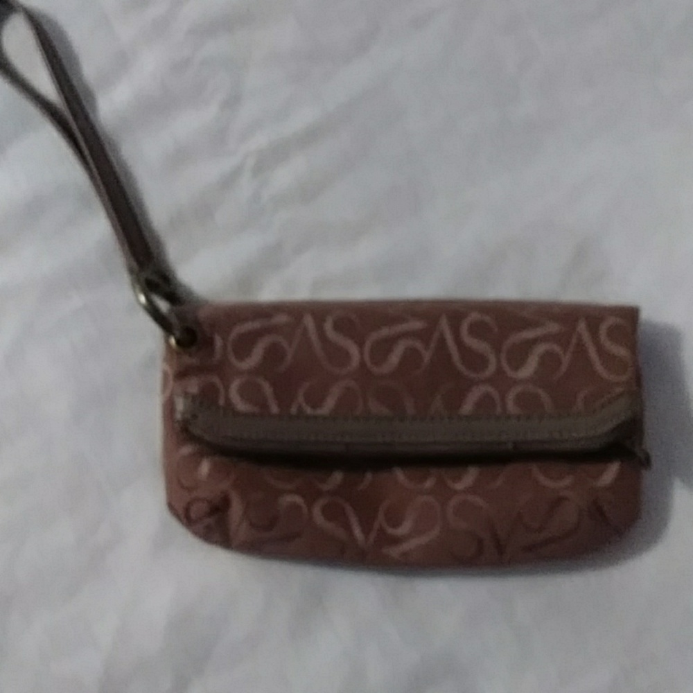 Simply Vera Wang wrislet/clutch taupe